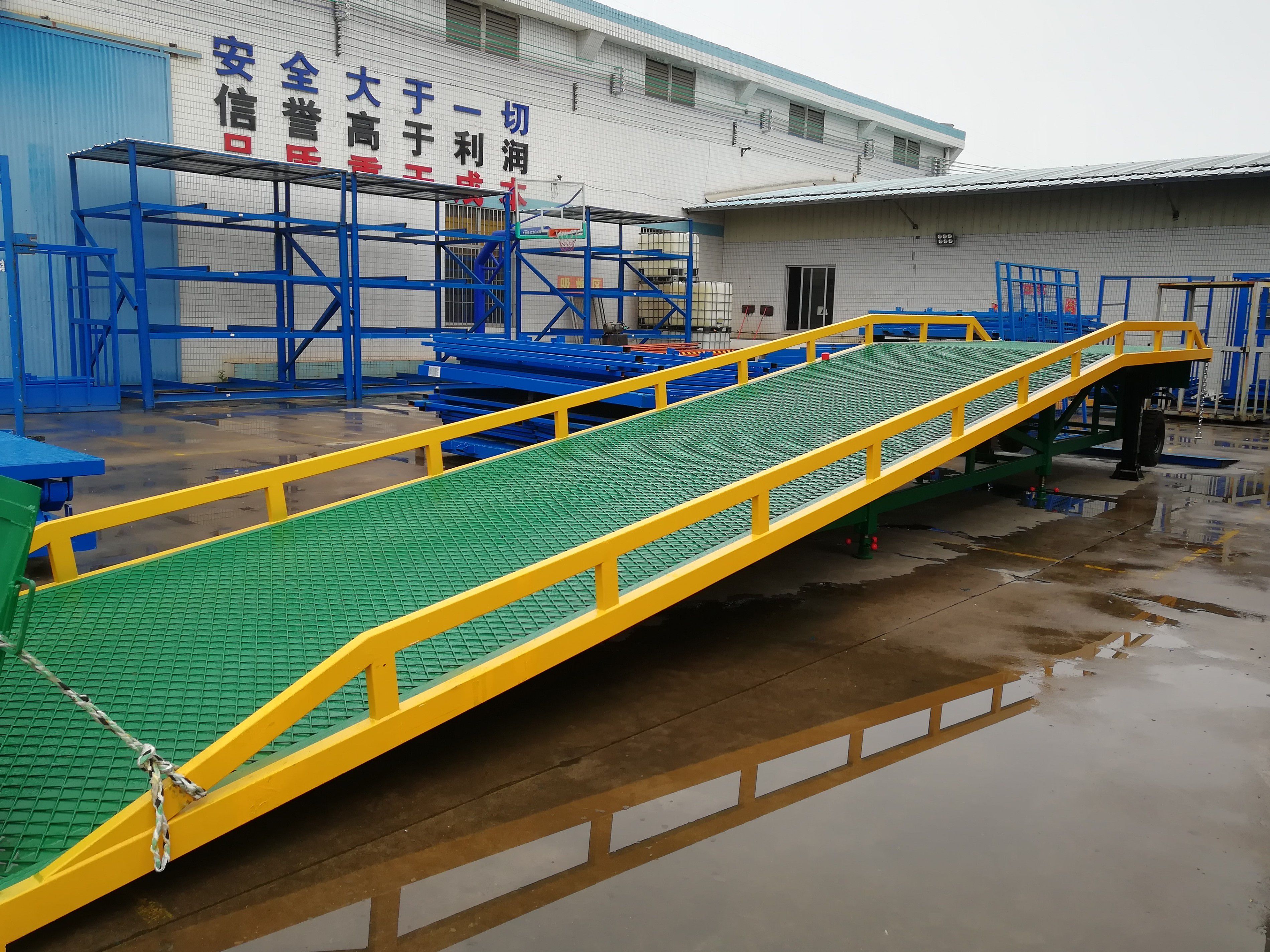 阿胡斯叉车登车桥
